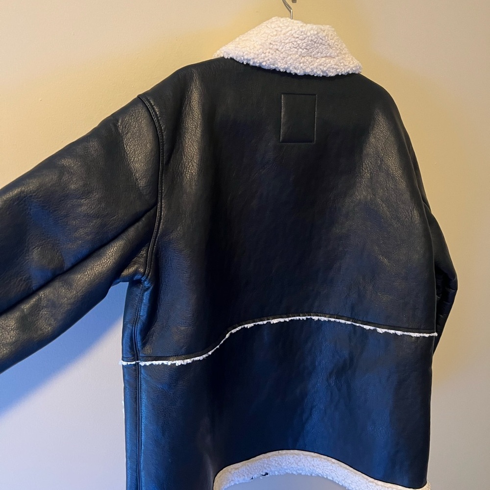Abercrombie & Fitch Black Teddy Jacket with Cream Accents - Picture 4 of 10
